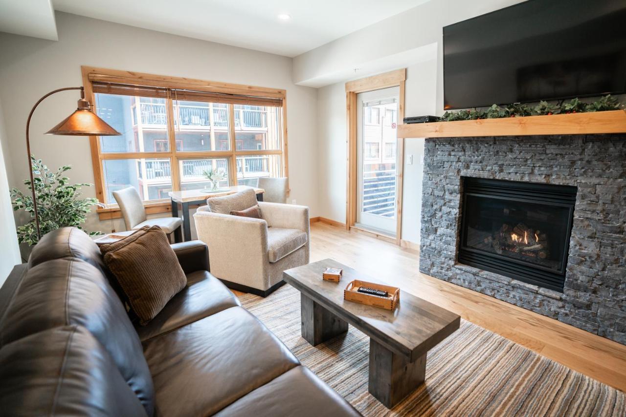 Spring Creek Luxury King One Bedroom At White Spruce Lodge キャンモア エクステリア 写真
