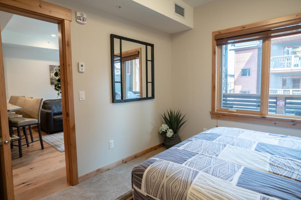 Spring Creek Luxury King One Bedroom At White Spruce Lodge キャンモア エクステリア 写真